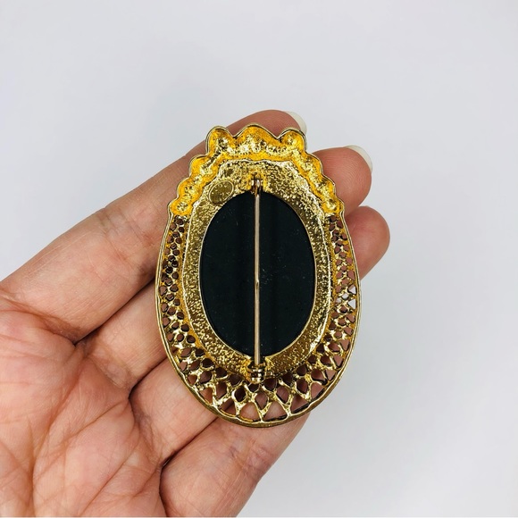 Vintage Signed Victorian Lady Cameo Brooch Black & White Lady Gold Tone Oval Pin - Picture 4 of 5
